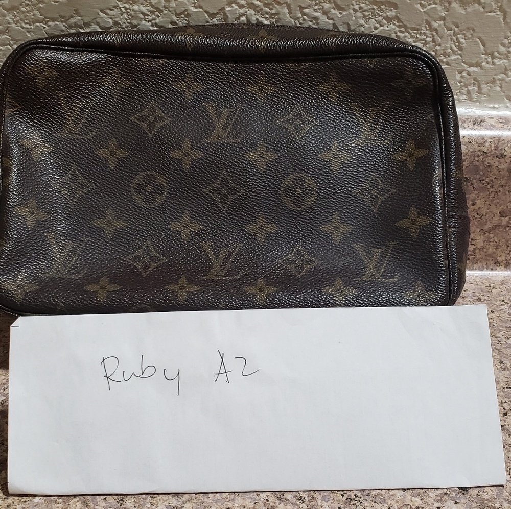 ***SOLD!!!LV trousse 23